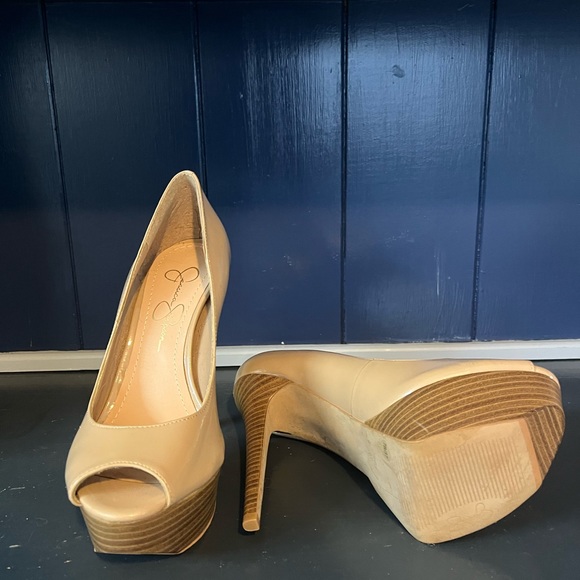 Jessica Simpson Hazil (Nude Patent) Heels Size 7B - Picture 4 of 15